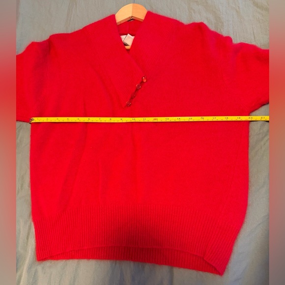 Yarnworks Red V-Neck Sweater Lambswool, Angora for Women
Size: M - Picture 4 of 9